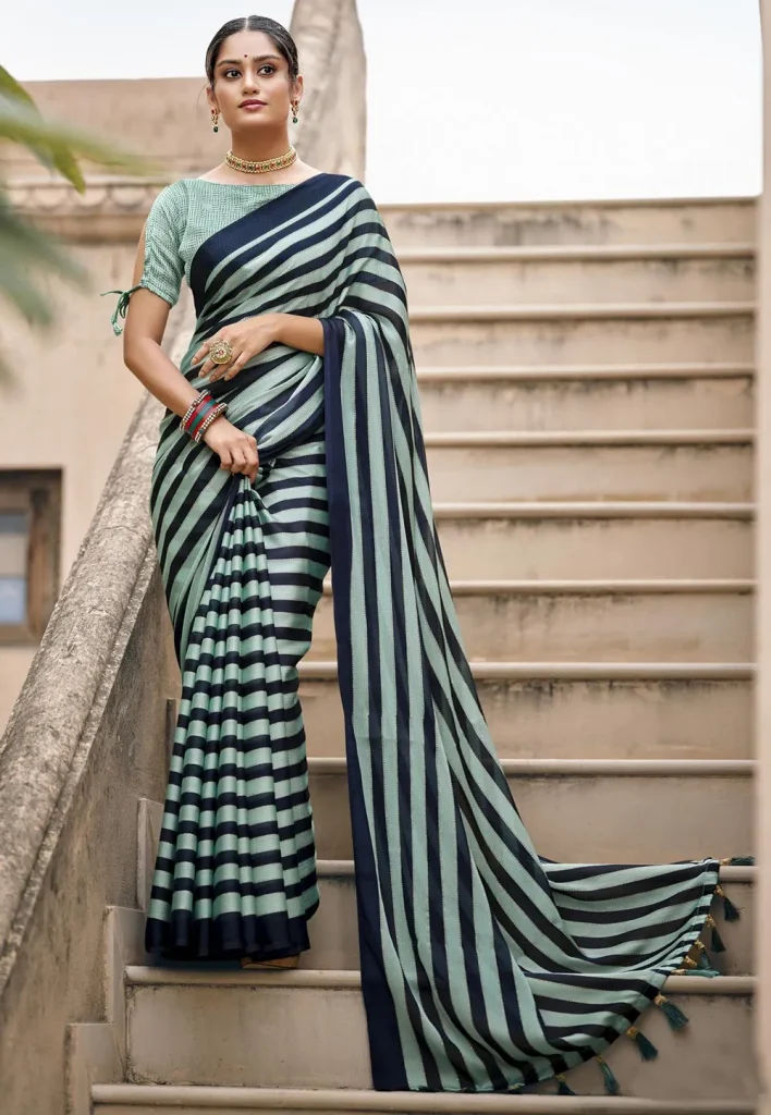 Style Tips To Look Professional In Formal Office Wear Sarees! In India most  working women prefer wearing sarees as their professio… | Outfits, Saree,  Chic outfits