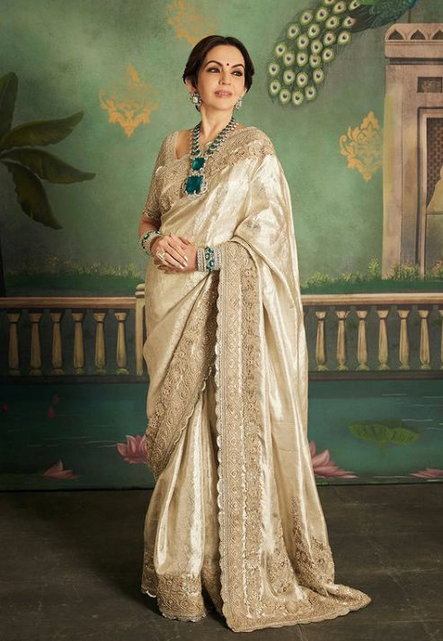 Nita Ambani looked heavenly in her Golden Kanchipuram sari.