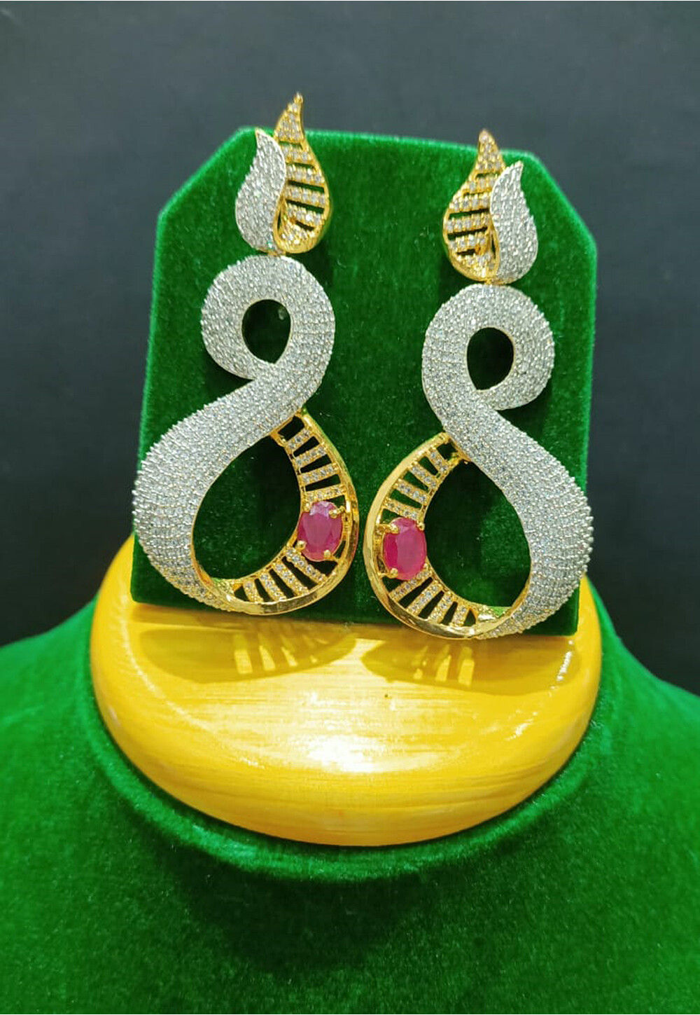18K Pearl And Diamond Soro Earrings | Utsav Jewels