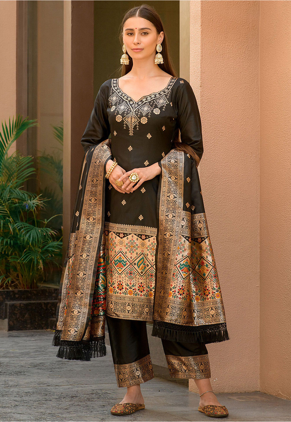 Latest 40 Chanderi Suit with Banarasi Dupatta Designs (2022) - Tips and  Beauty | Stylish dress designs, Beautiful dress designs, Simple pakistani  dresses