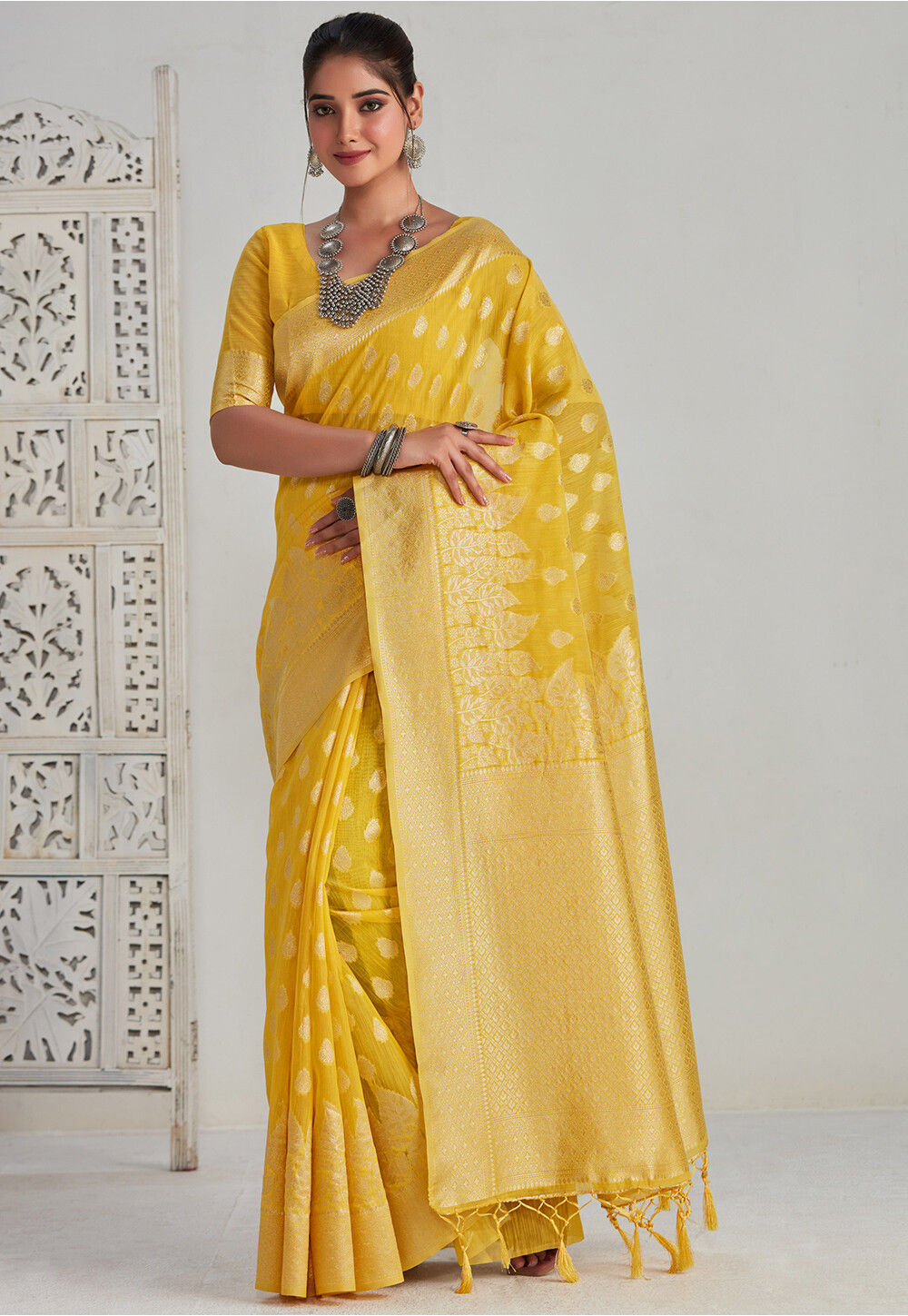 A beautiful South Indian woman in a traditional yellow saree smiles for the  camera. She has long, dark hair and dark eyes, and she is wearing a tradit  Stock Photo - Alamy