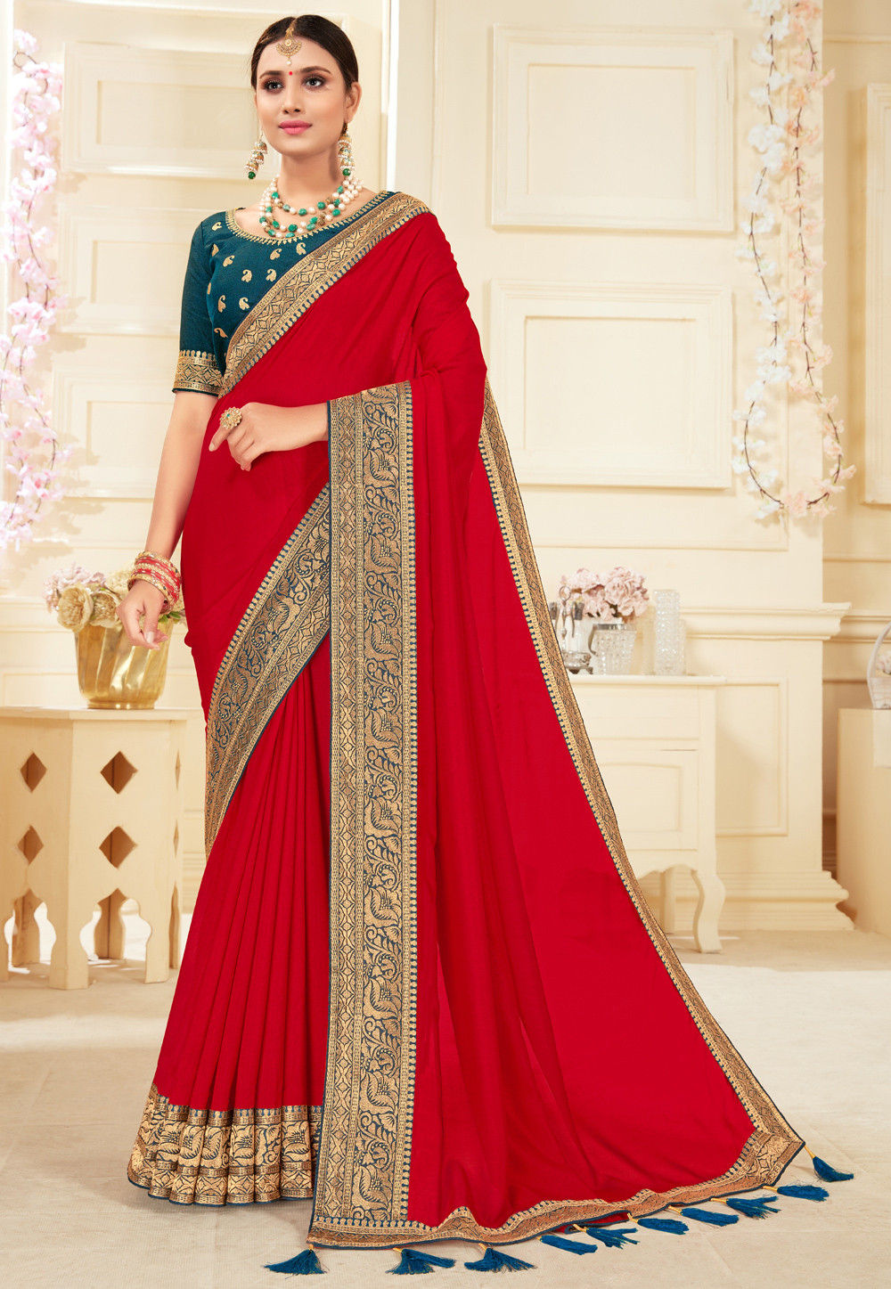 Details 73+ red saree with golden border