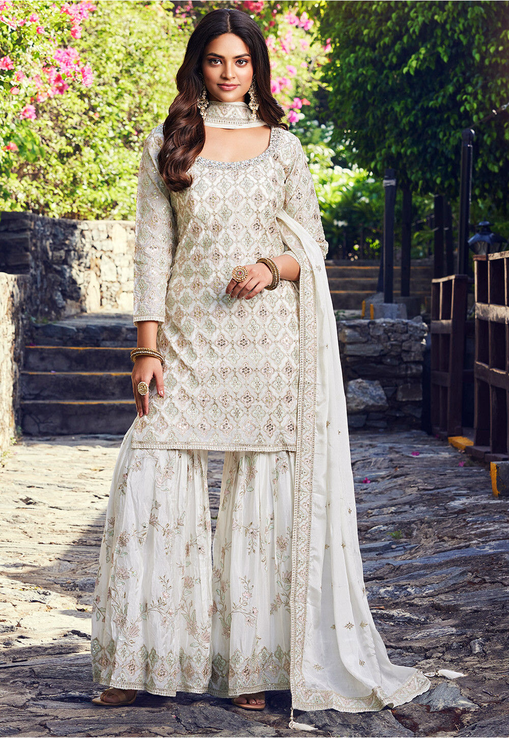 Off white and maroon pakistani best sale dress