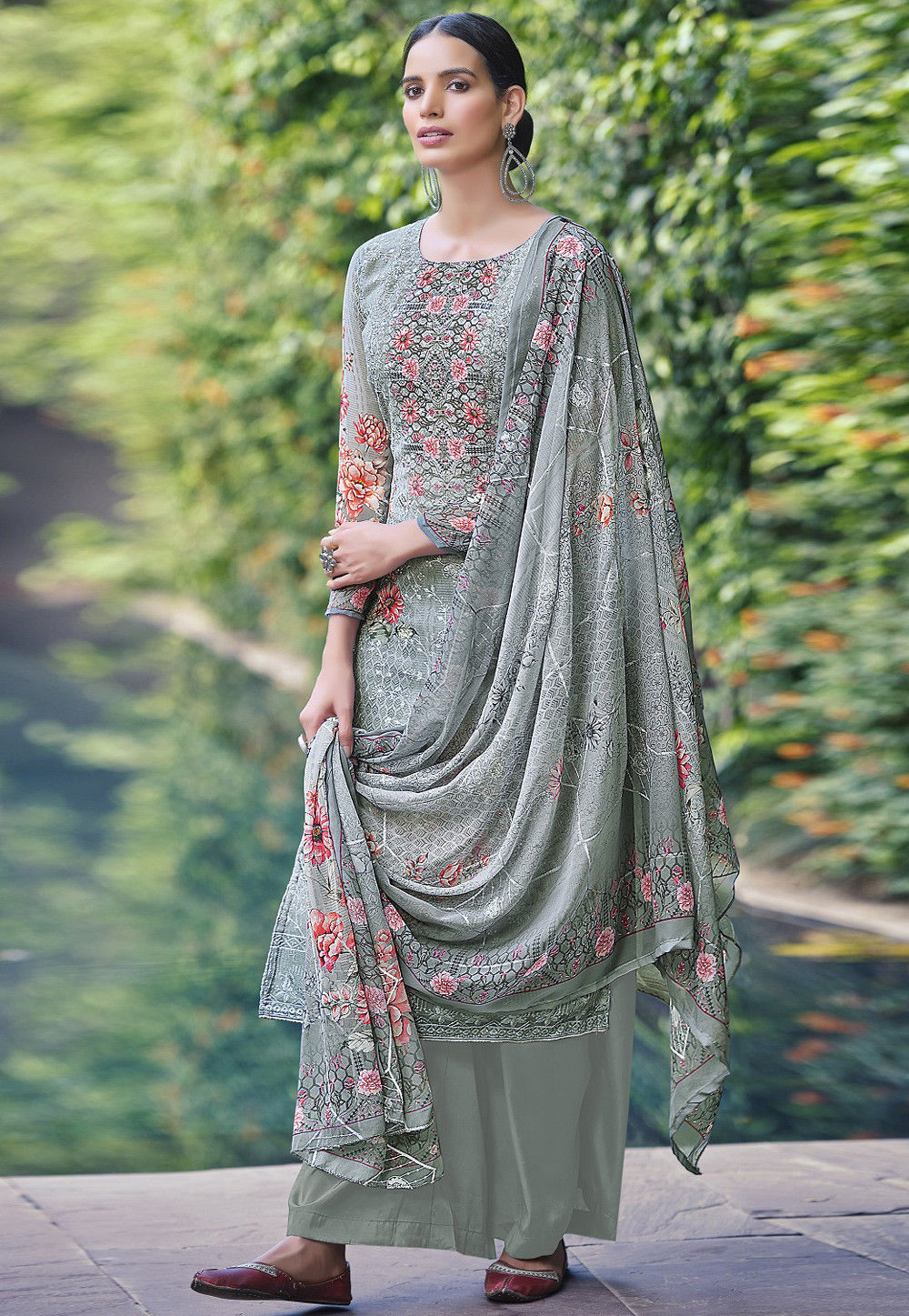 Embroidered Georgette Pakistani Suit in Grey : KCH7961