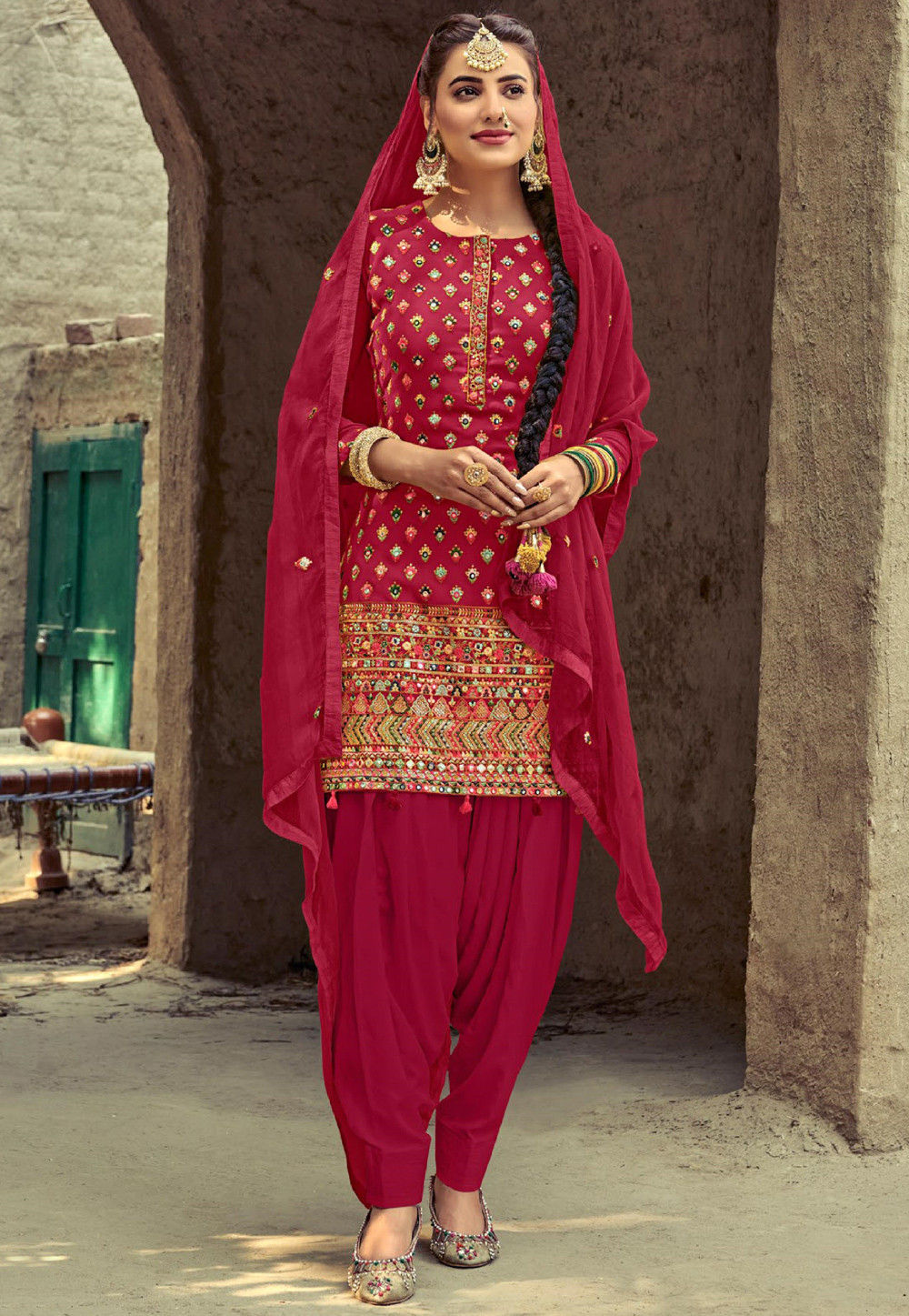 Embroidered Georgette Punjabi Suit in Red : KCH6199