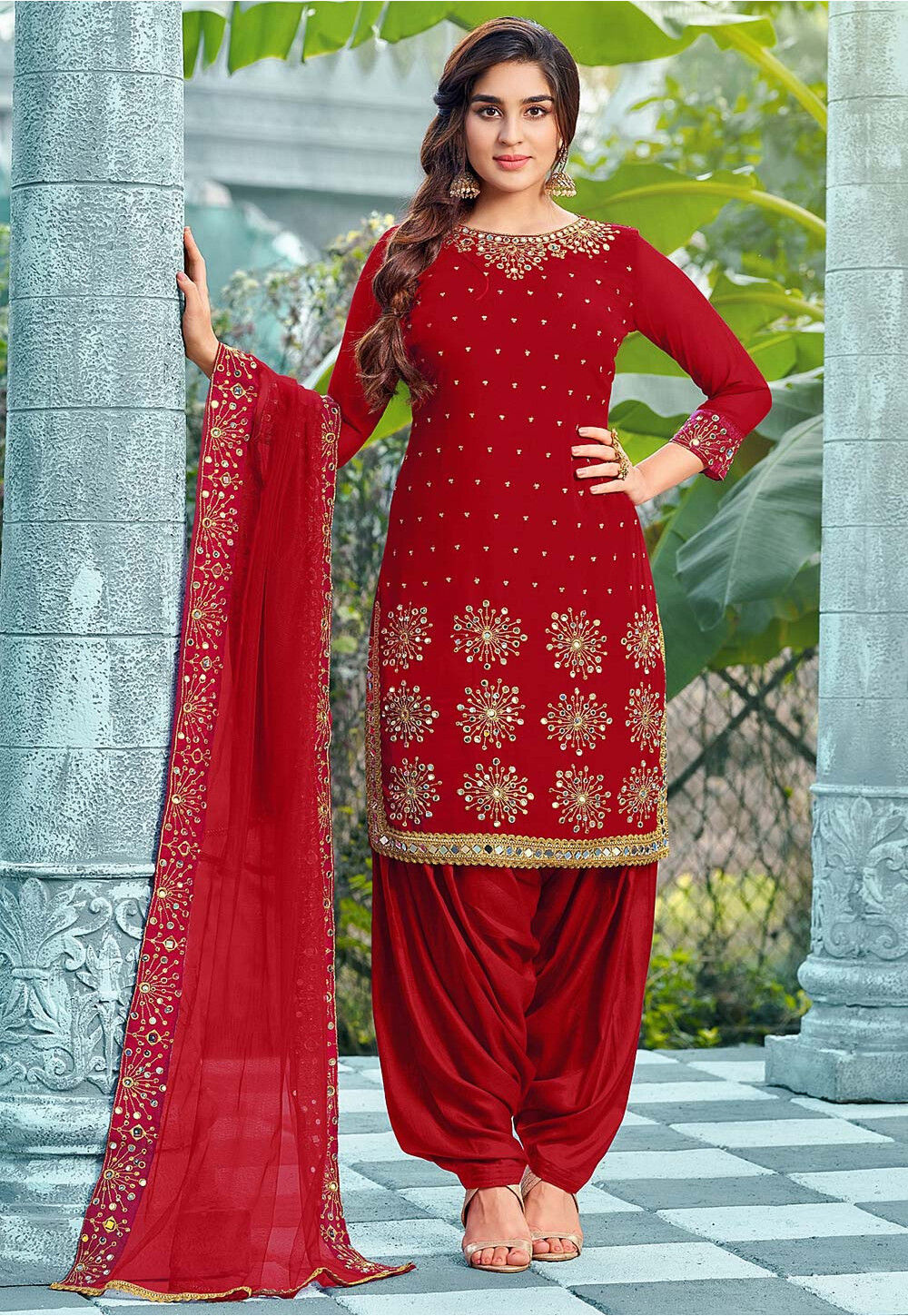 Embroidered Georgette Punjabi Suit in Red : KCH9824