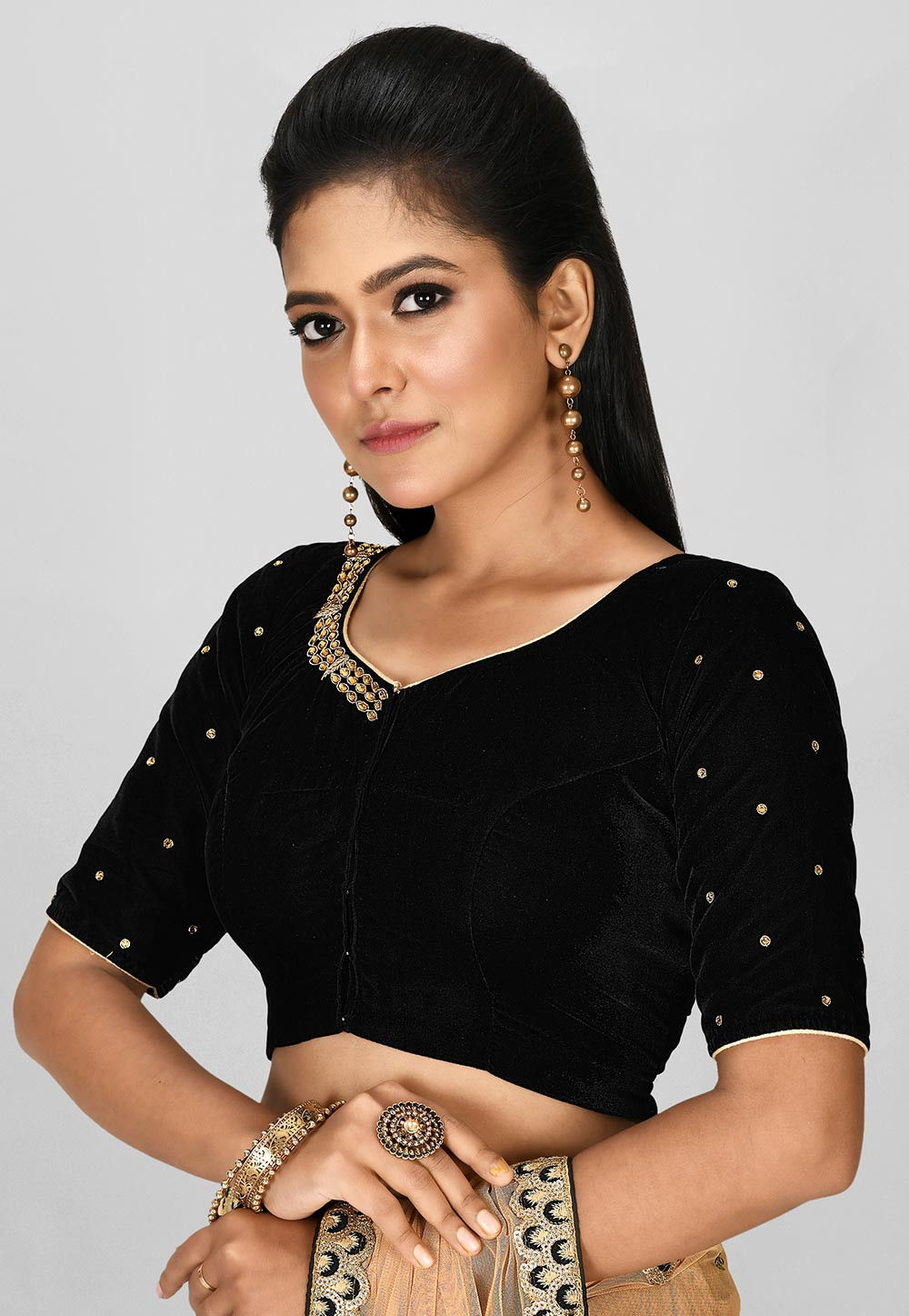 Embroidered Velvet Blouse in Black : UZN47