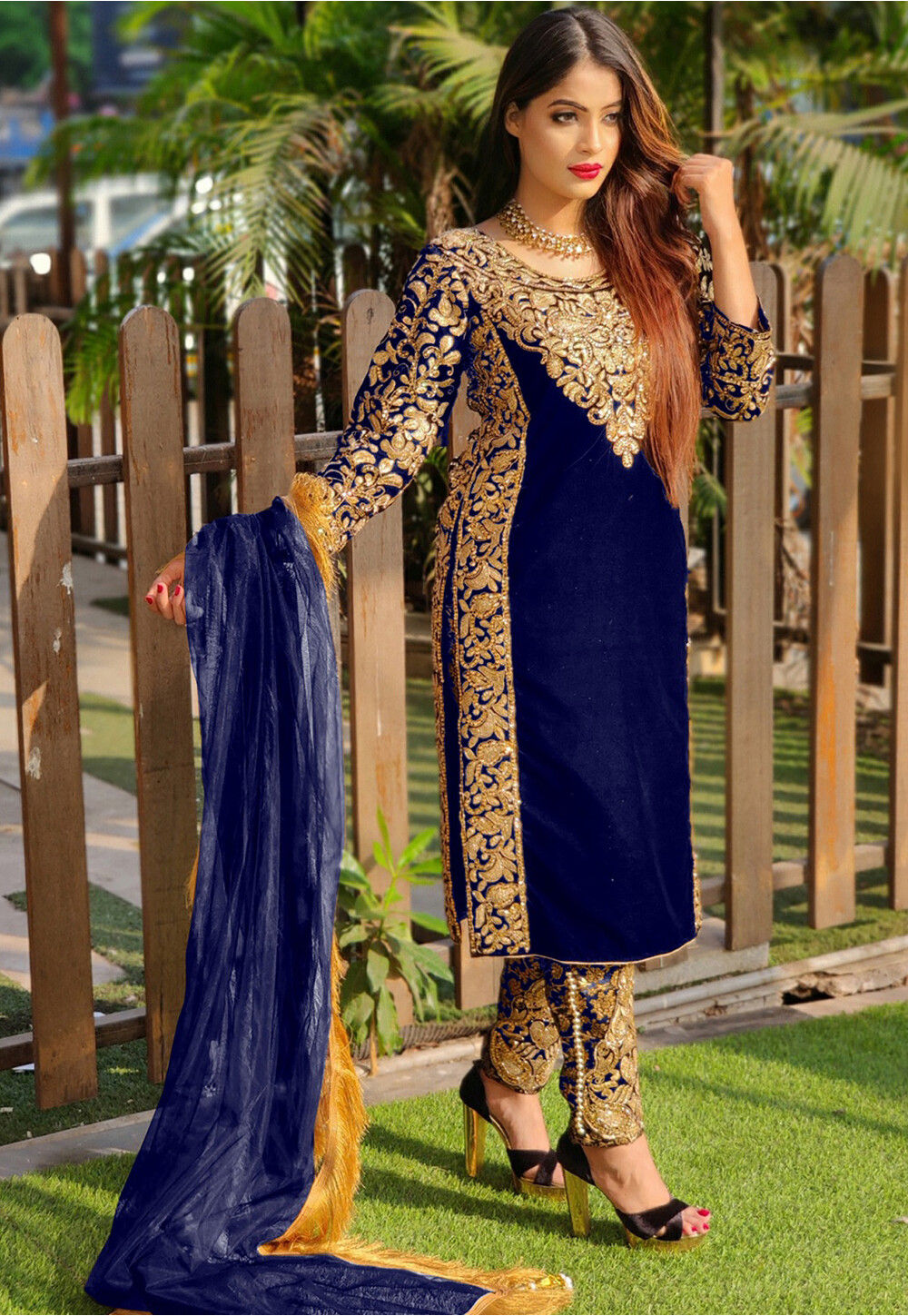 Blue Pakistani Bridal Dresses, Size: Free at Rs 900 in Surat | ID:  22984430688
