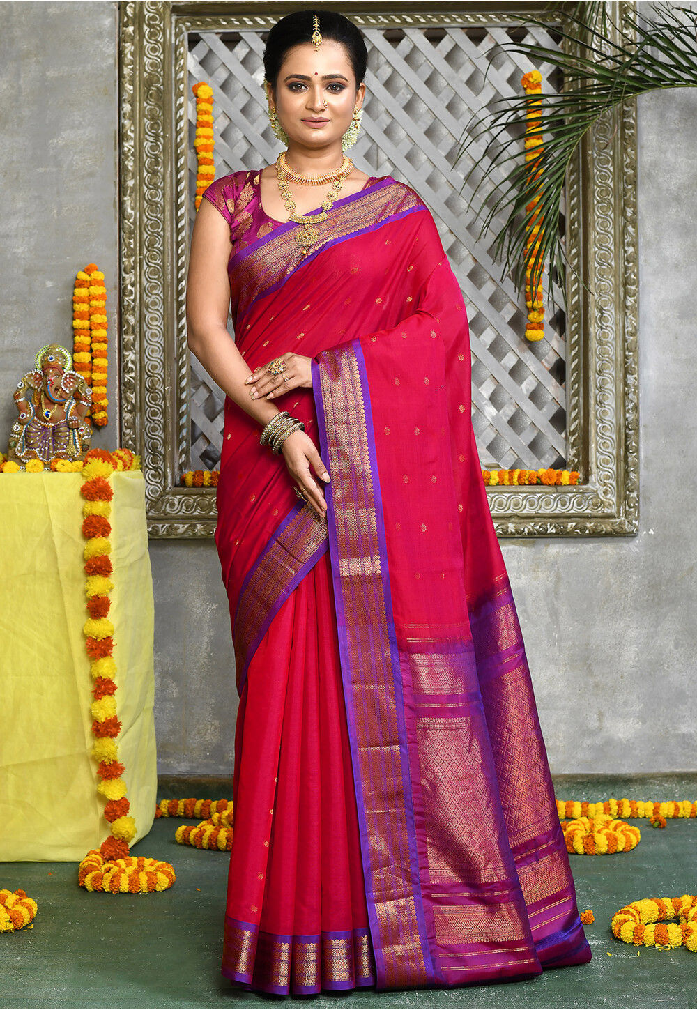 Bottle Green & Pink Color Combo Gadwal Traditional Silk Saree –  AmithiFashions