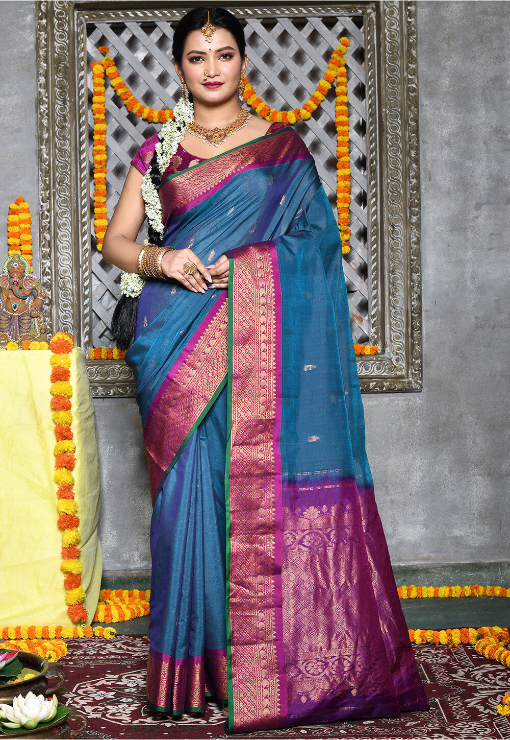 Handloom Pure Silk Cotton Gadwal Saree in Teal Blue : SMUA171