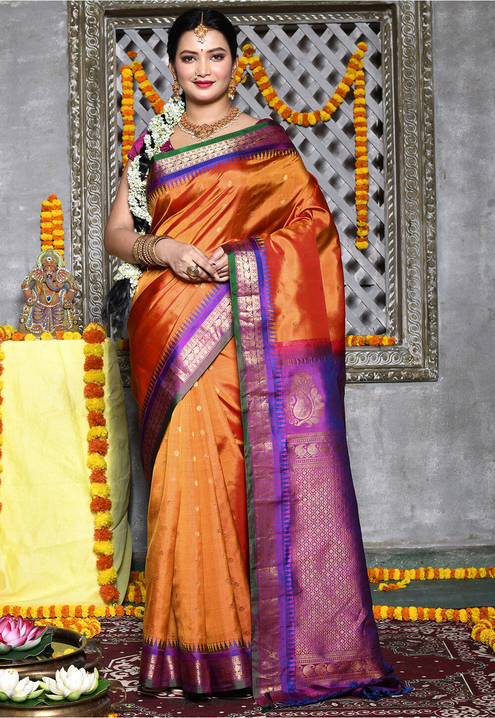 Buy Handloom Pure Silk Gadwal Saree in Orange Online : SMUA206 - Utsav ...