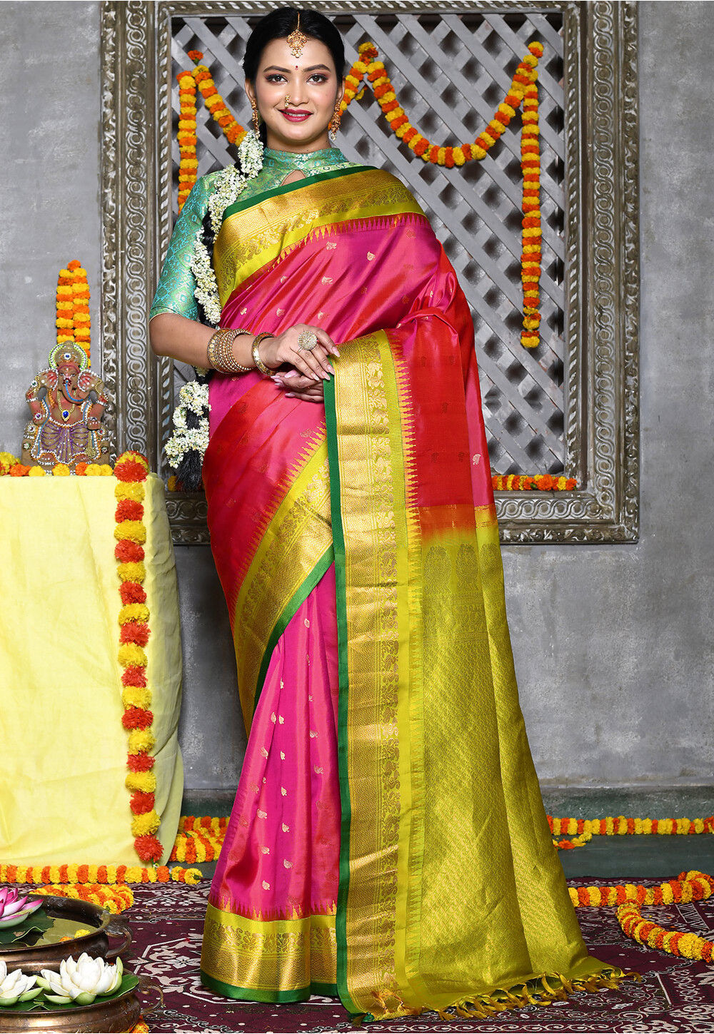 Handloom Pure Silk Gadwal Saree in Brown : SMUA213