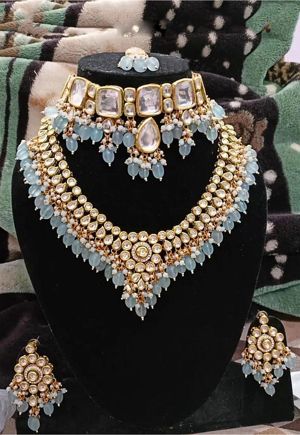 Display more than 146 choker necklace for lehenga