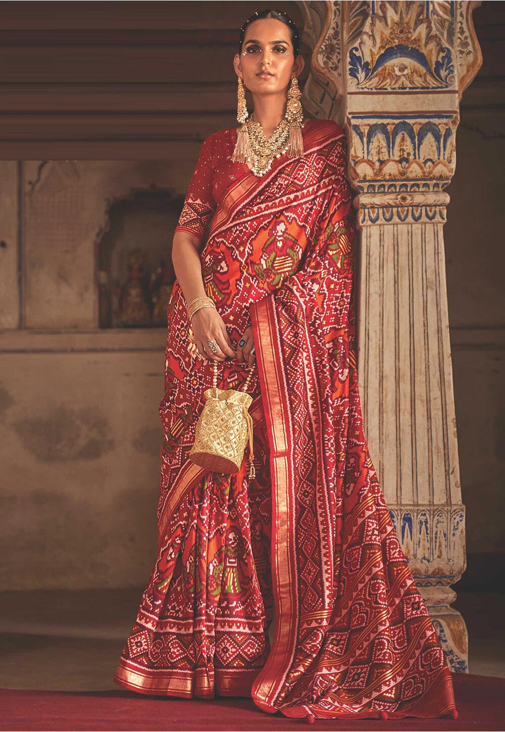 Iam absolutely loving this beautiful, elegant and vibrant Patan Patola saree  from @patola_bynirmalsalvi. The beauty of this saree is tha... | Instagram