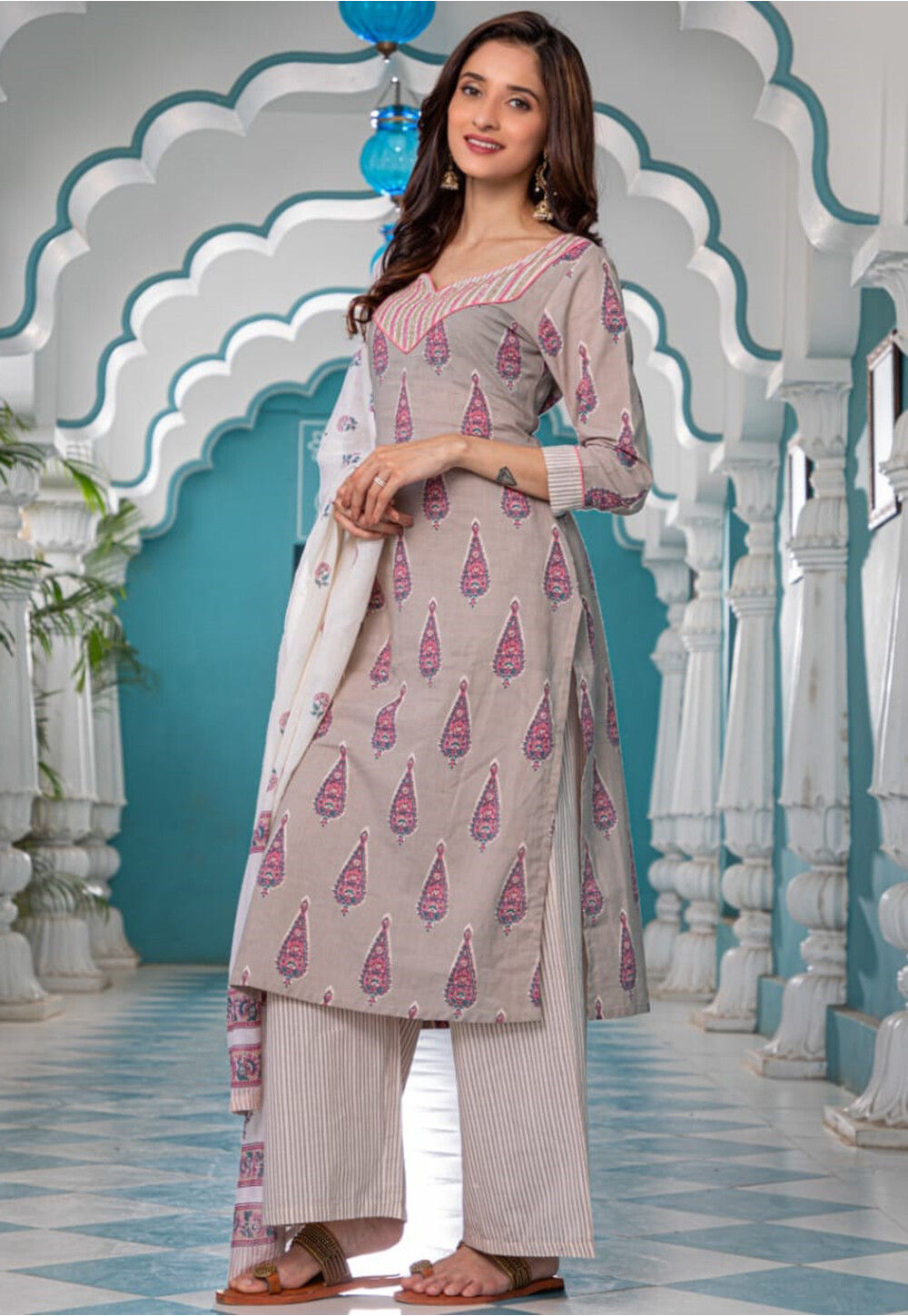Grey and hot sale pink salwar suit