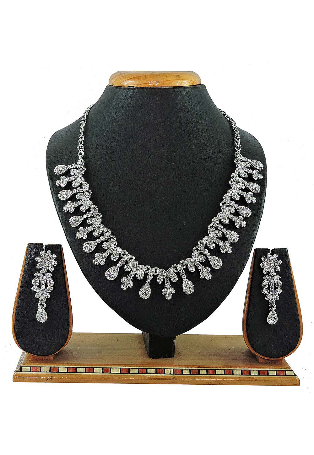 Stone Studded Necklace Set