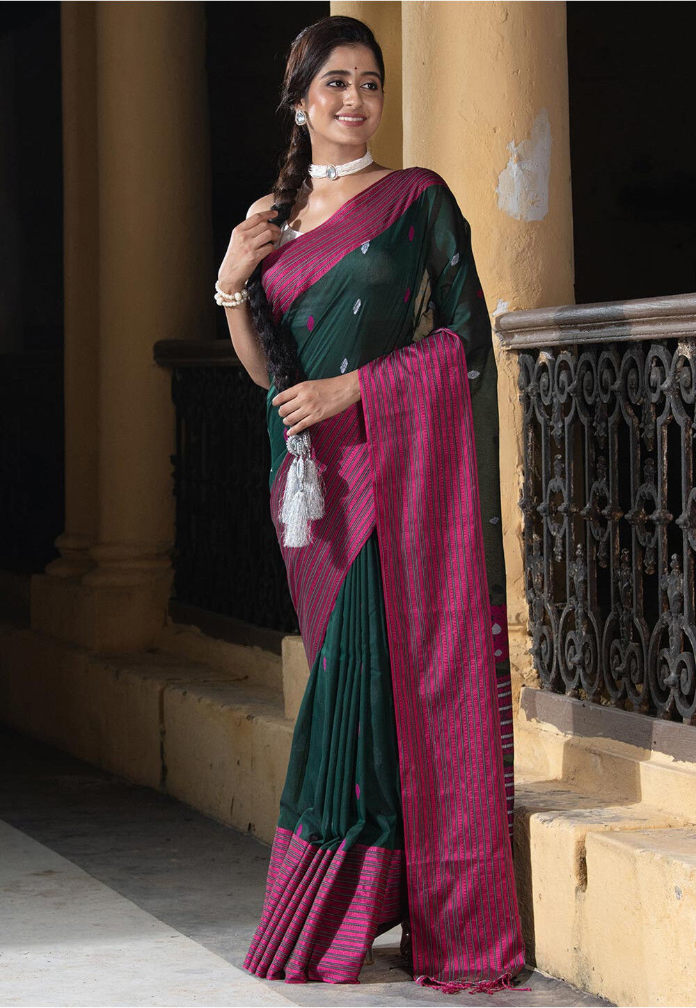 Buy Dark Green Colour Bengoal Handloom Cotton Saree (Without Blouse)  MC251979 | www.maanacreation.com