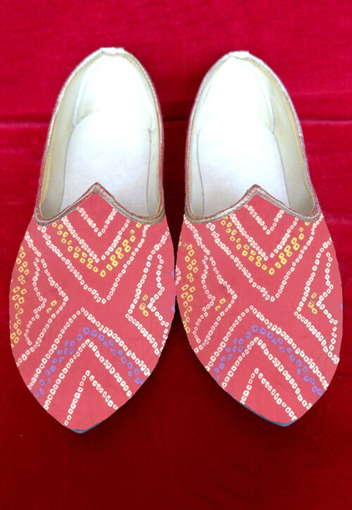 Bandhej Printed Crepe Mens Mojari in Peach