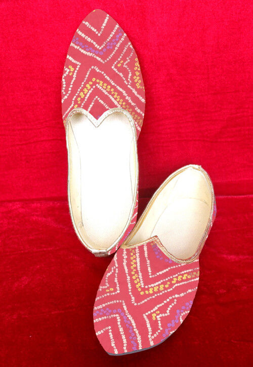 Bandhej Printed Crepe Mens Mojari in Peach