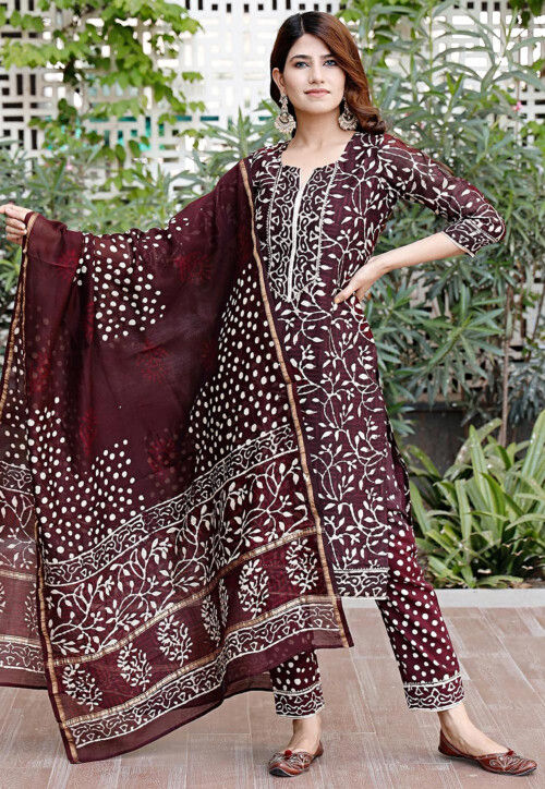 Printed Neck Design Cotton Suit, Straight at Rs 835 in New Delhi