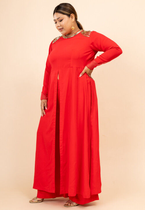 Embellished Crepe Front Slit Kurta Set in Fuchsia