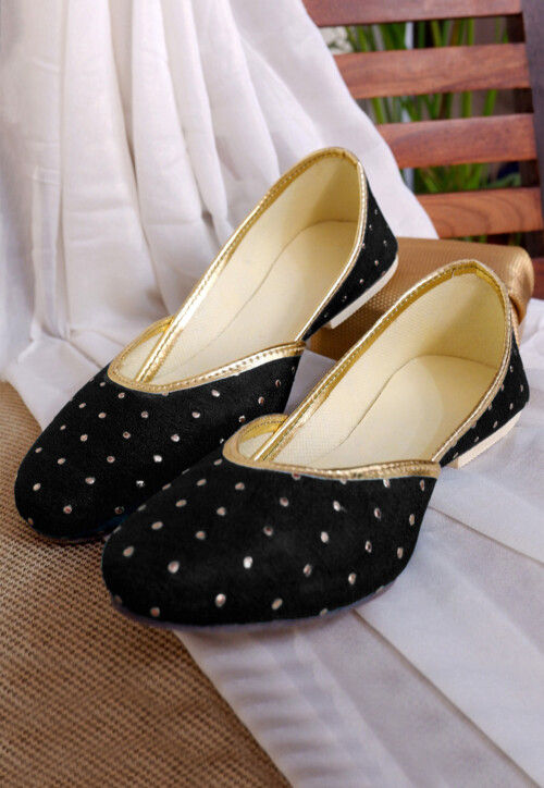 Embroidered Chinon Crepe Women Jutti in Black