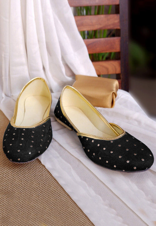 Embroidered Chinon Crepe Women Jutti in Black