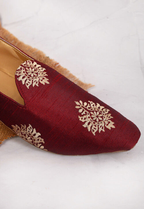 Embroidered Dupion Silk Men Mojari in Red