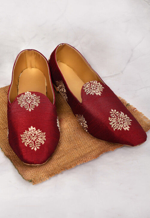 Embroidered Dupion Silk Men Mojari in Red