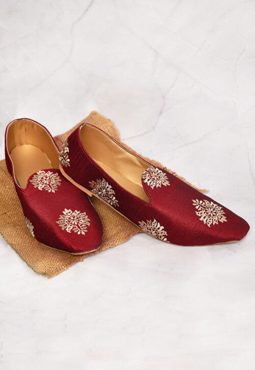 Embroidered Dupion Silk Men Mojari in Red