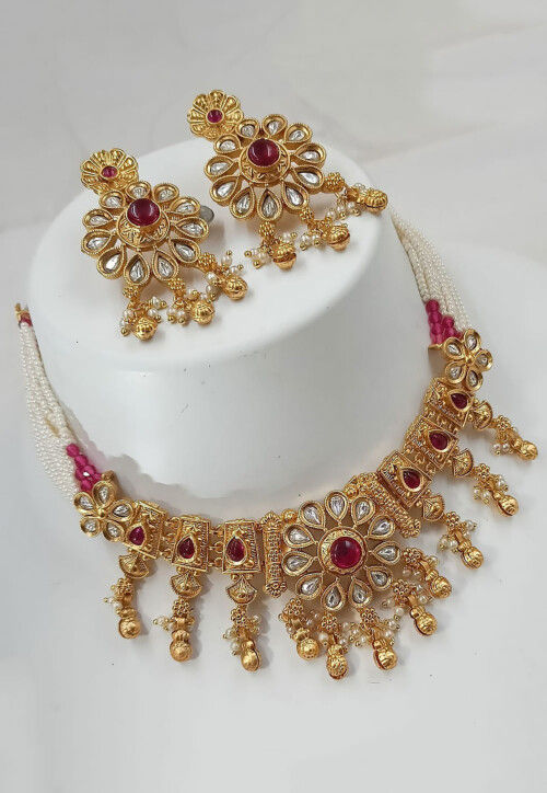 Golden Polished Kemp Stone Studded Choker Necklace Set
