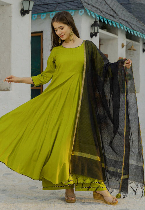 Buy Kareena's Green Anarkali Online | Designer Anarkali's latest  Collection. – Fashion Ka Fatka