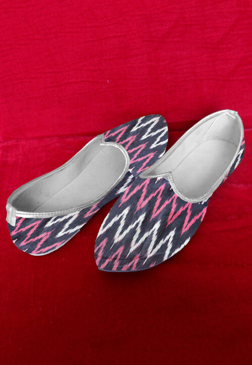 Ikat Printed Cotton Men Mojari in Black