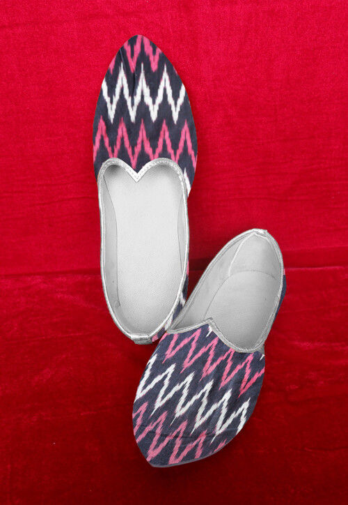 Ikat Printed Cotton Men Mojari in Black