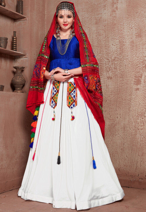 Buy Swati Vijaivargie Off White Arya Danka Work Lehenga With Paisley Print  Top Online | Aza Fashions