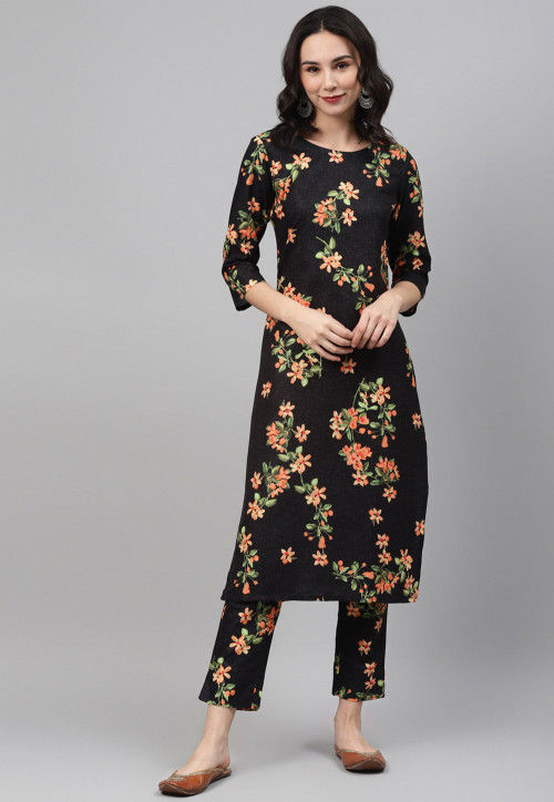 Black Suits Pakistani Dress Design Black Kurti New Pakistani Dresses  Pakistani Suits Onli… | Velvet dress designs, Floral skirt outfits,  Beautiful pakistani dresses