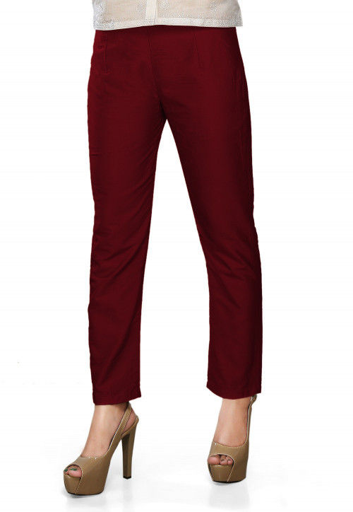 How to Wear Burgundy Pants #maroon #pants #outfit Burgundy Colored Jeans  are the perfect addition to your closet! … | Legging outfits, Moda  stilleri, Şirin giysiler