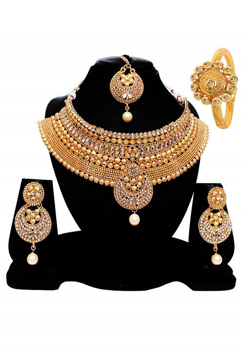 ZAVERI PEARLS Peach Beads & Kundan Choker Necklace Earring Maangtikka &  Ring Set For Women-ZPFK11591 : Amazon.in: Jewellery