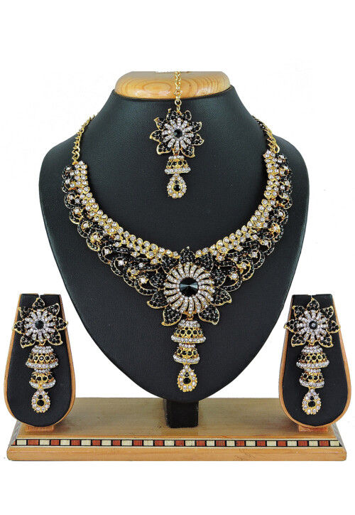 Stone Studded Necklace Set