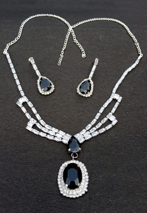 Stone Studded Necklace Set