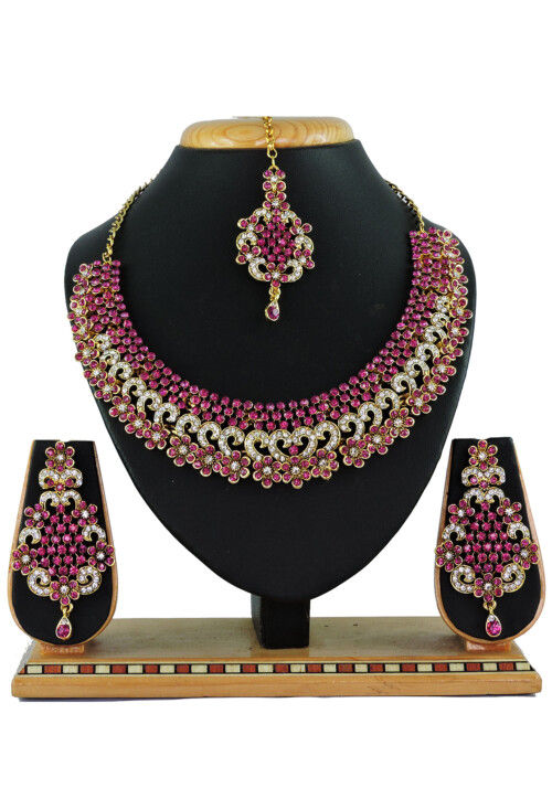 Choose the Right Necklace for Lehenga and Nail Your Bridal Look