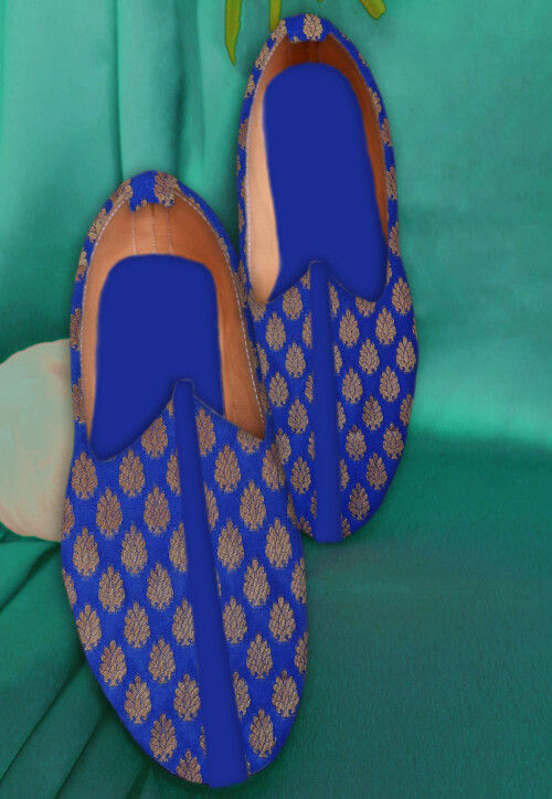 Woven Chanderi Silk Men Mojari in Blue