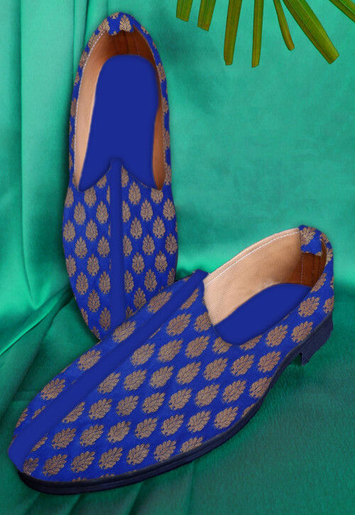 Woven Chanderi Silk Men Mojari in Blue
