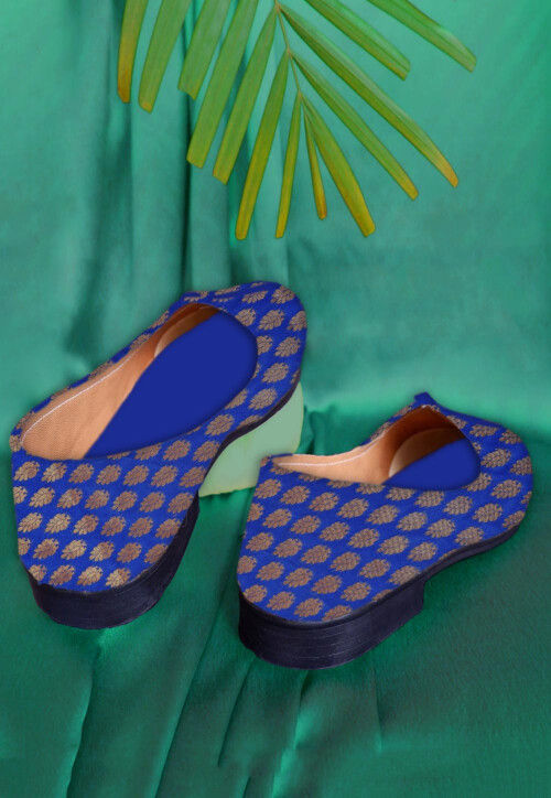 Woven Chanderi Silk Men Mojari in Blue