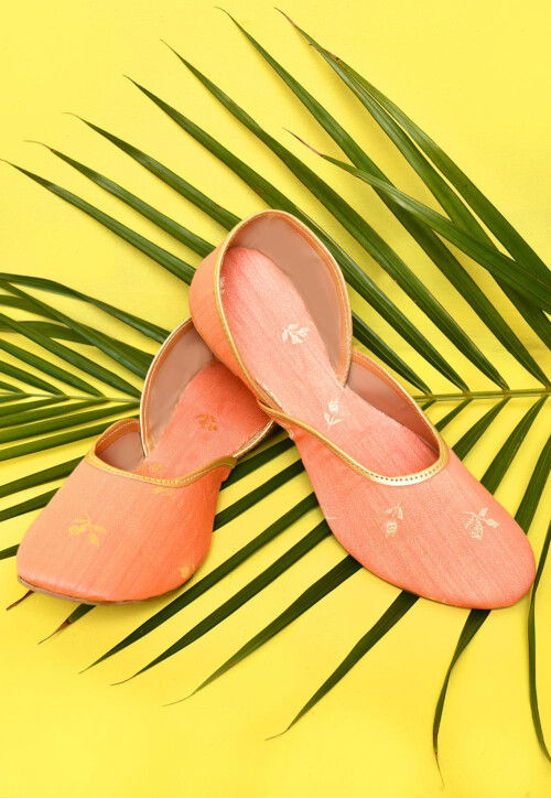 Woven Cotton Jacquard Women Jutti in Peach