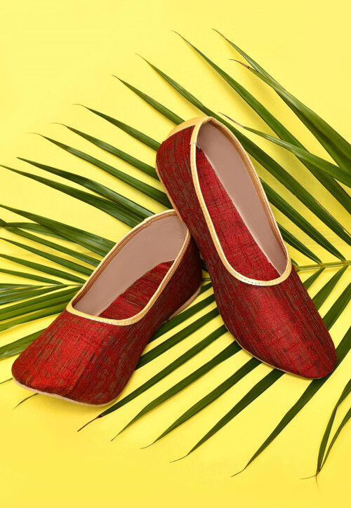 Woven Cotton Jacquard Women Jutti in Red