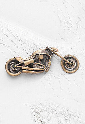 A Joyride Metallic Brooch