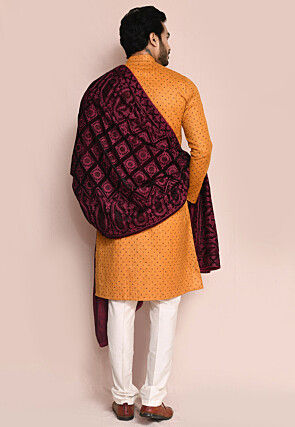 Aari Embroidered Velvet Men Dupatta in Maroon