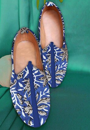 Bagru Printed Cotton Men Mojari in Indigo Blue