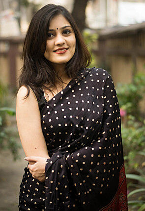 Bandhej Printed Art Silk Saree in Black and Maroon